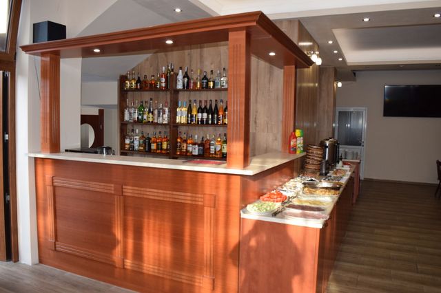 Chris Family Hotel - Yemek